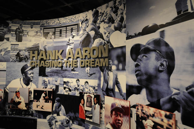 HANK AARON 記念ボール FIELD OF DREAMS Hank Aaron: Chasing the Dream - The Peabody Awards